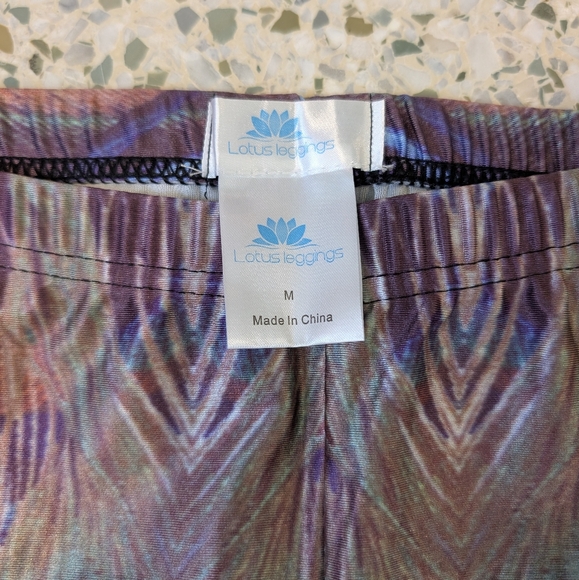 NWT Lotus Leggings, Peacock Feather Print - Picture 6 of 7